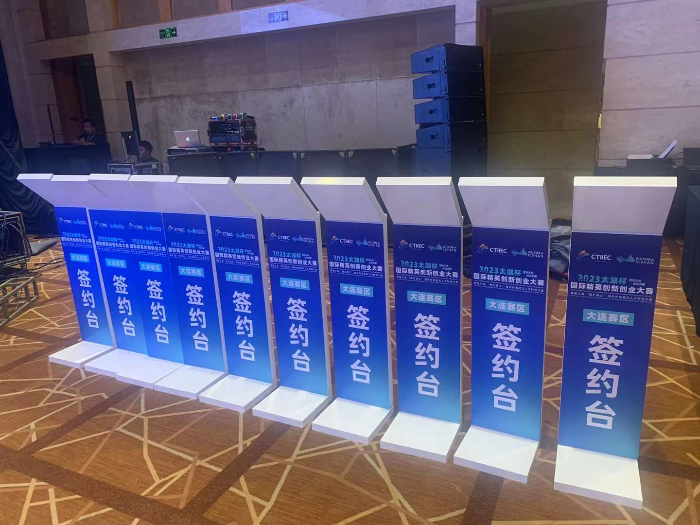 电子签约：现场LED大屏同步见证仪式高光