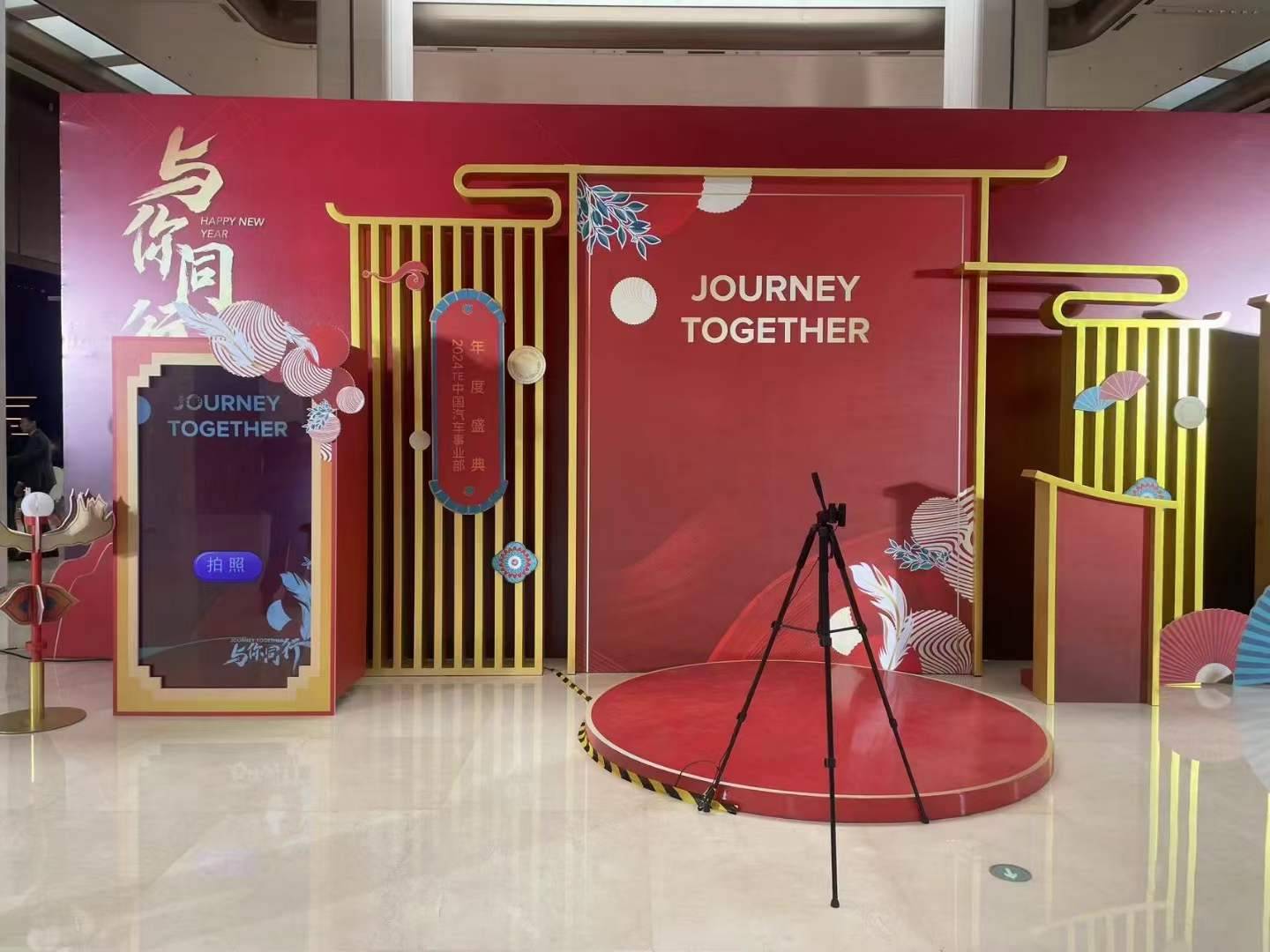 AIGC全息屏动漫人物复刻互动装置
