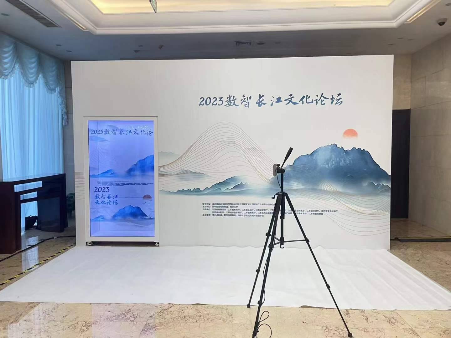 AIGC全息屏动漫人物复刻互动装置
