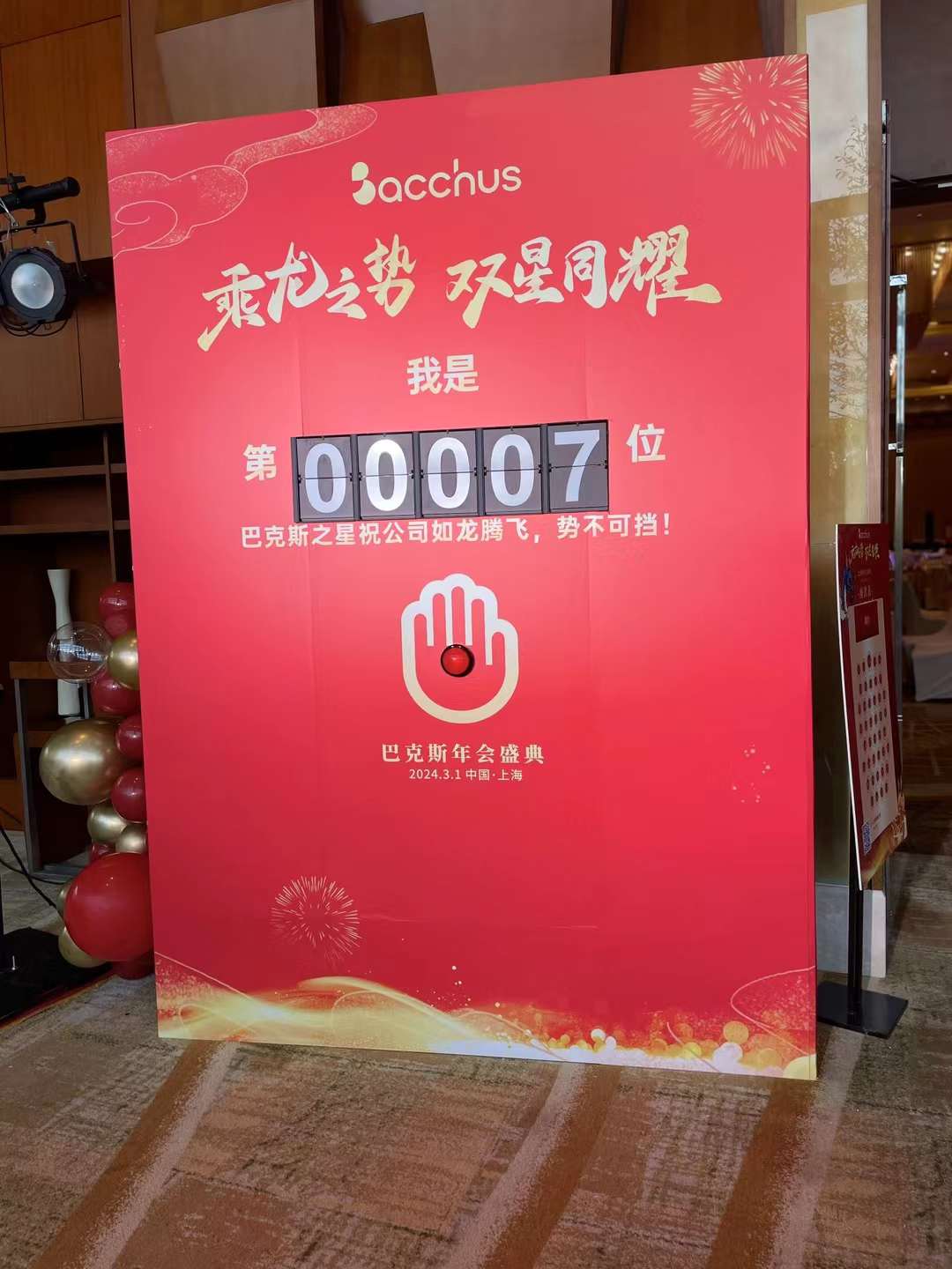机械翻牌互动装置：展厅吸睛新玩法