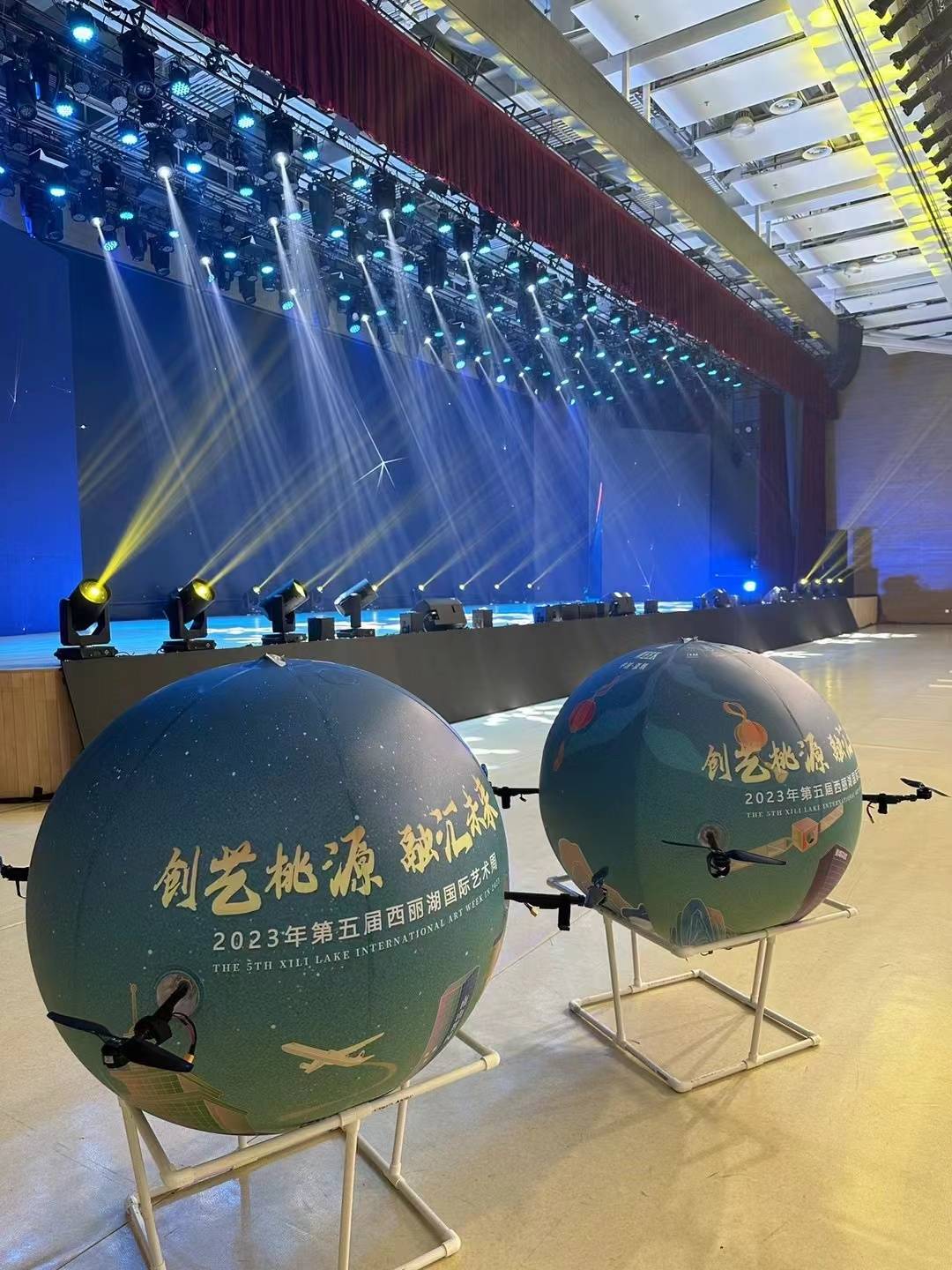 无人机飞行球：科技启动秀新主角