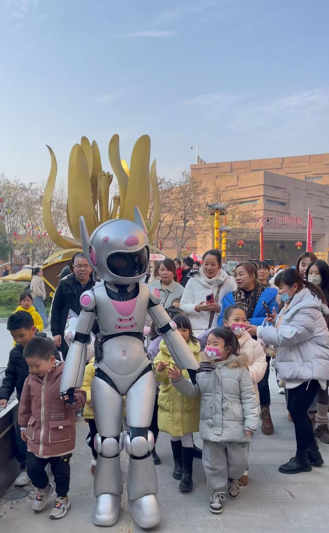 星际小美穿戴机甲 沉浸式互动体验