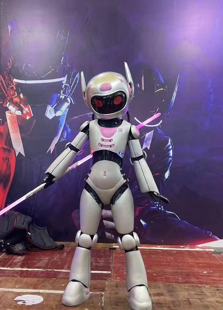 星际小美穿戴机甲 沉浸式互动体验