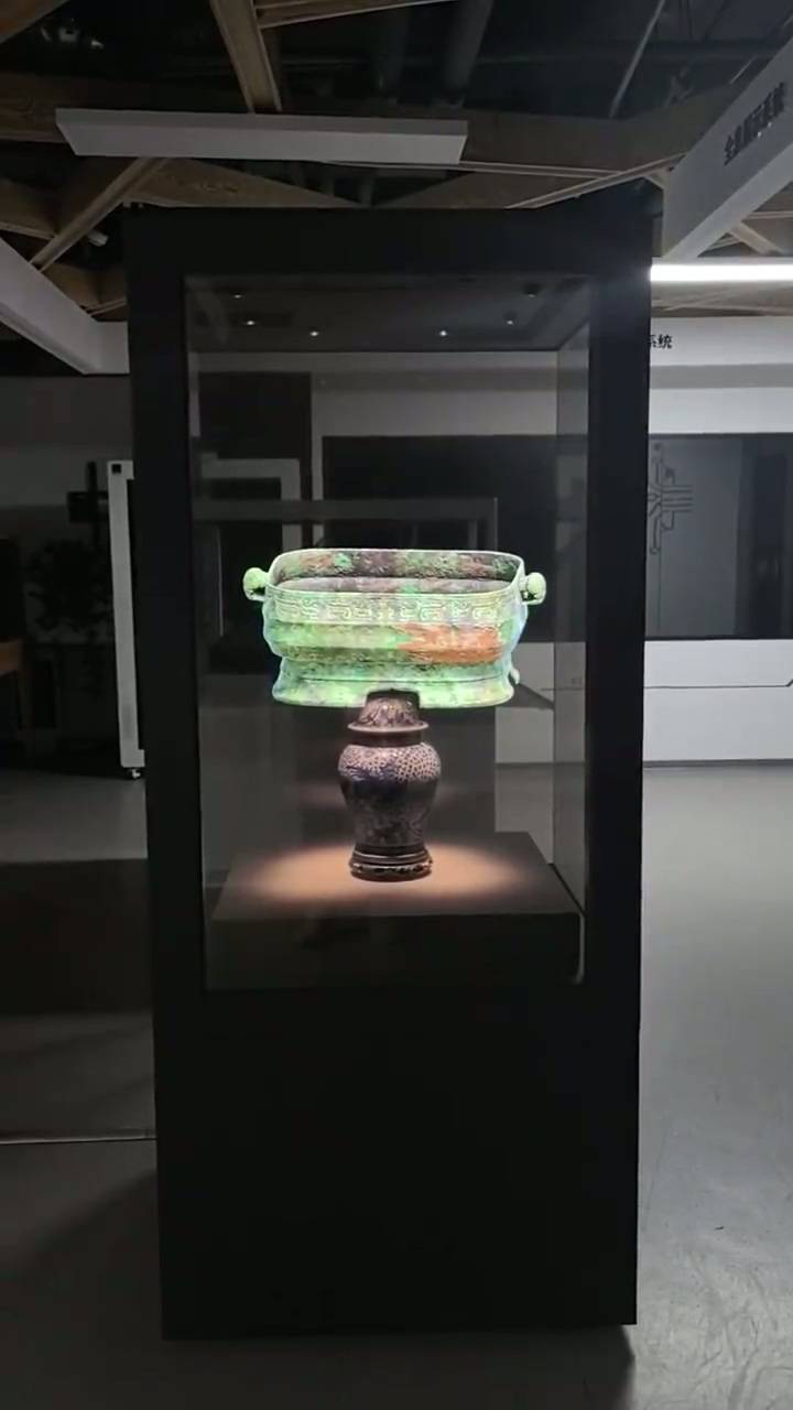 OLED透明屏全息展示解决方案