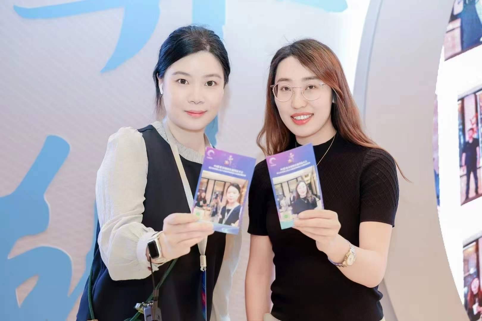 AR镜面签到 智能互动迎宾装置