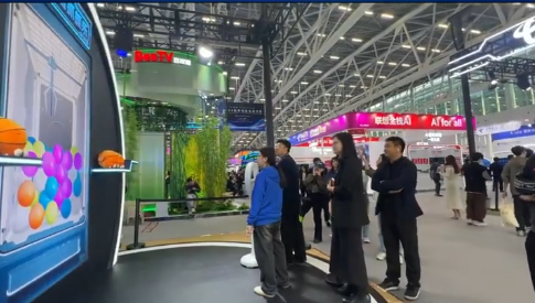 AI盲盒抓抓机：隔空互动引爆现场